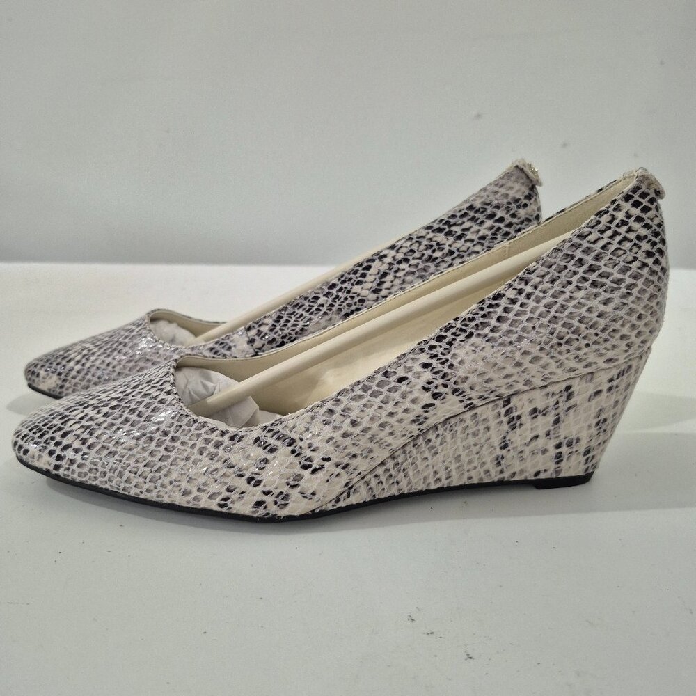 Anne Klein Akisley Wedges Pump 2 1/4" Heel Fabric Upper size 7.5 M New